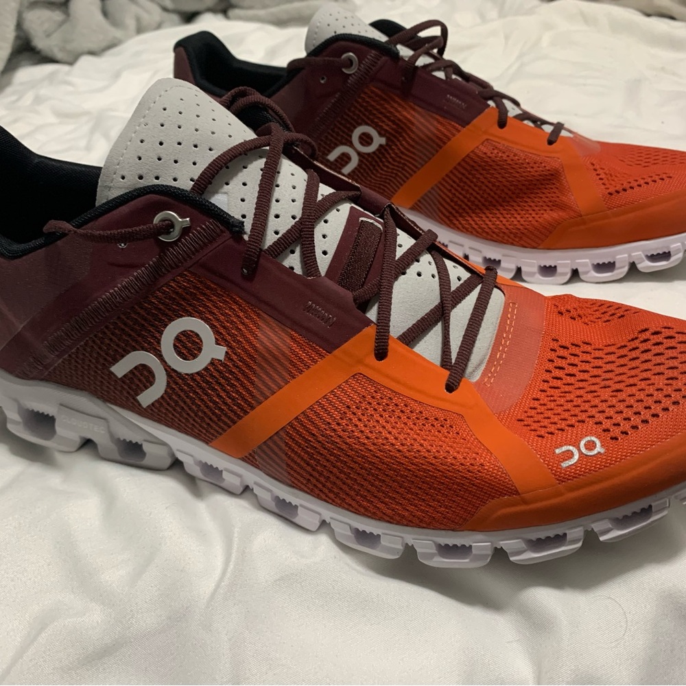 On Cloud Clouldflow 2.0 Running shoes. Size 11.5